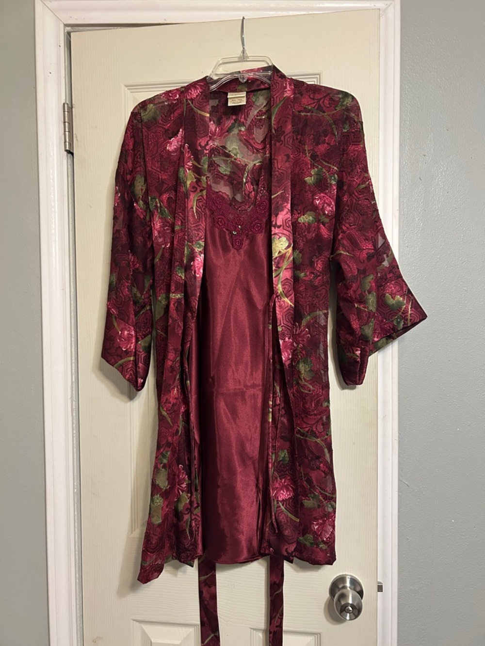 $🔟💰Moving🚚Sale  Sophia by Delicates burgundy floral nightie & Robe